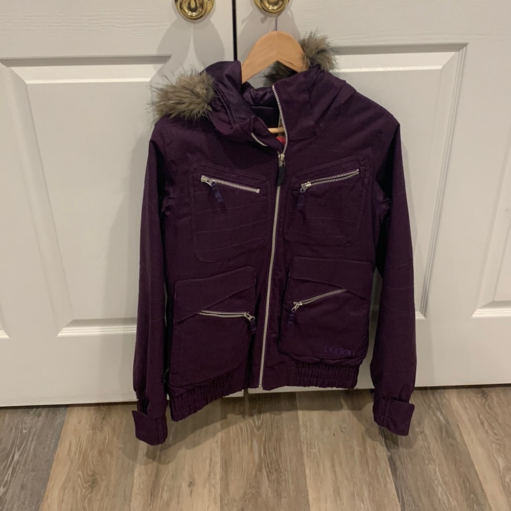 Women’s medium burton snowboard/ski jacket